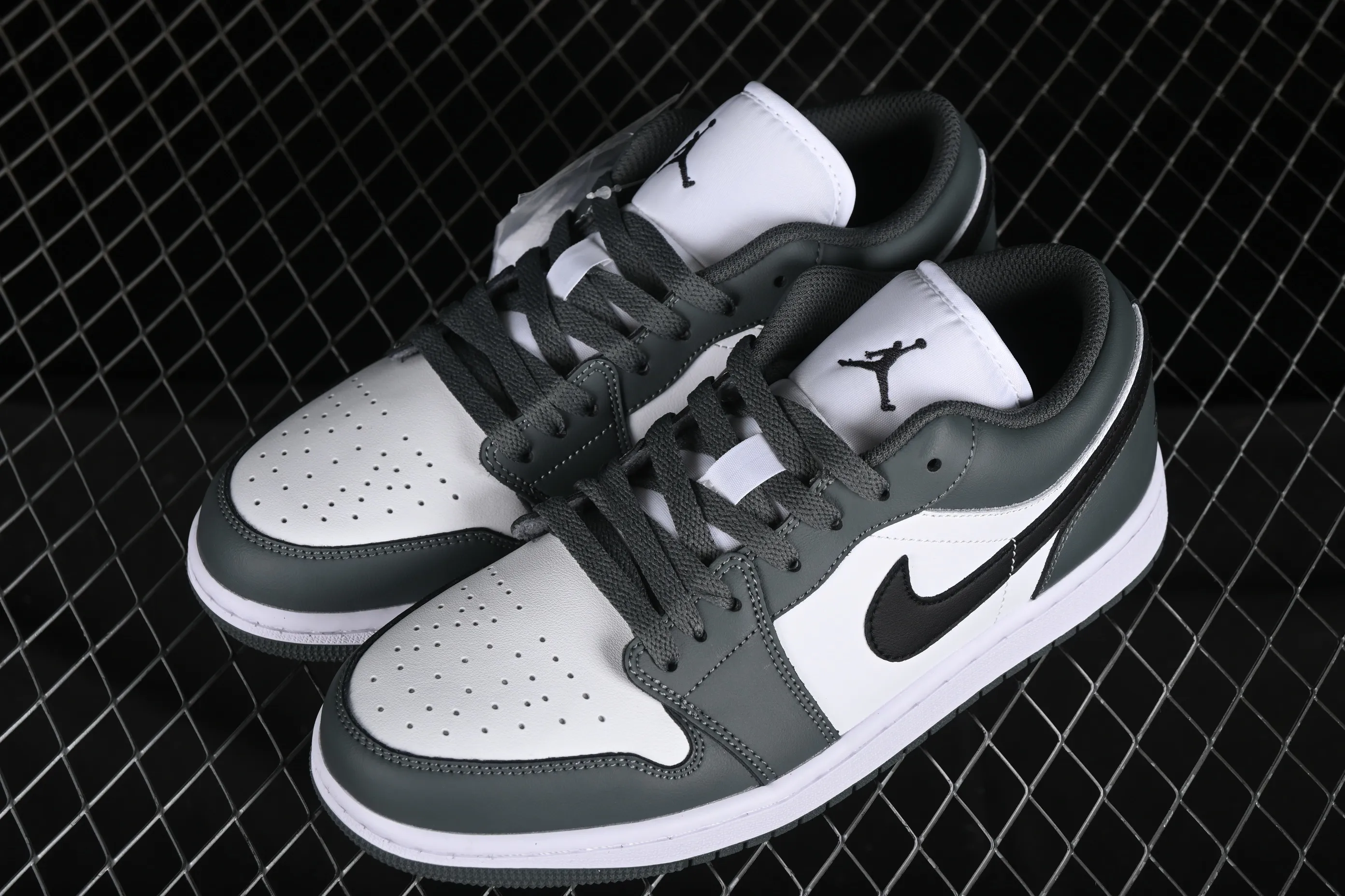 All categories Air Jordan Jordan series basketball shoes Air Jordan 1 Low Air Jordan 1 Low AJ1 Joe 1 black and gray low-top cultural basketball shoes 553560-152